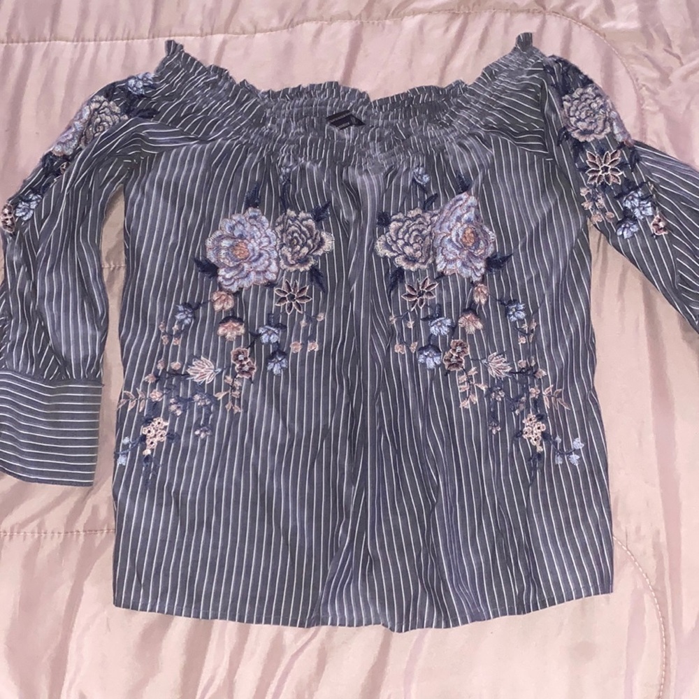 american eagle flower blouse